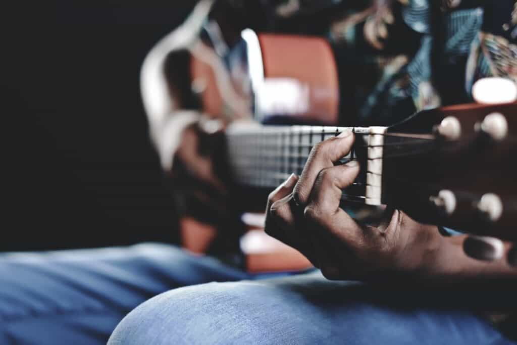 fingerpicking vs flatpicking